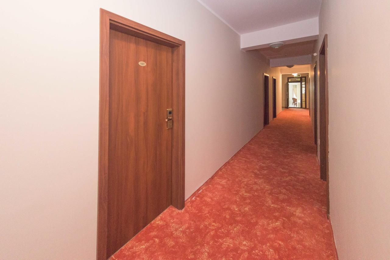 Hotel Promenada ママイア エクステリア 写真